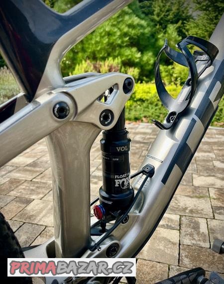 karbonove-celoodpruzene-kolo-trek-top-fuel-9-7-vel-m-l