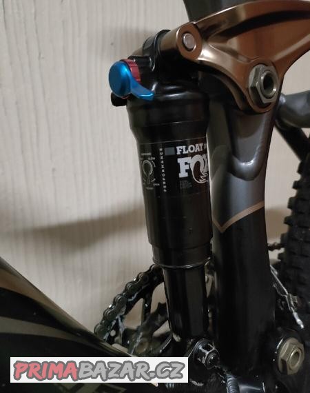 specialized-stumpjumper-comp-elite-fsr-celoodpruzene-kolo