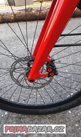 trek-supercommuter-8s-mestske-dojizdeci-elektrokolo